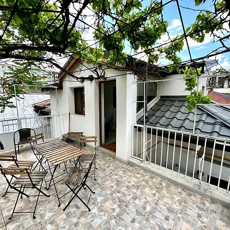 Interbelic House With Courtyard And Terrace וילה *