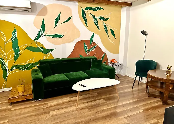 Interbelic House With Courtyard And Terrace וילה *