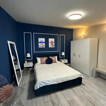 Вилла Interbelic House With Courtyard And Terrace Бухарест