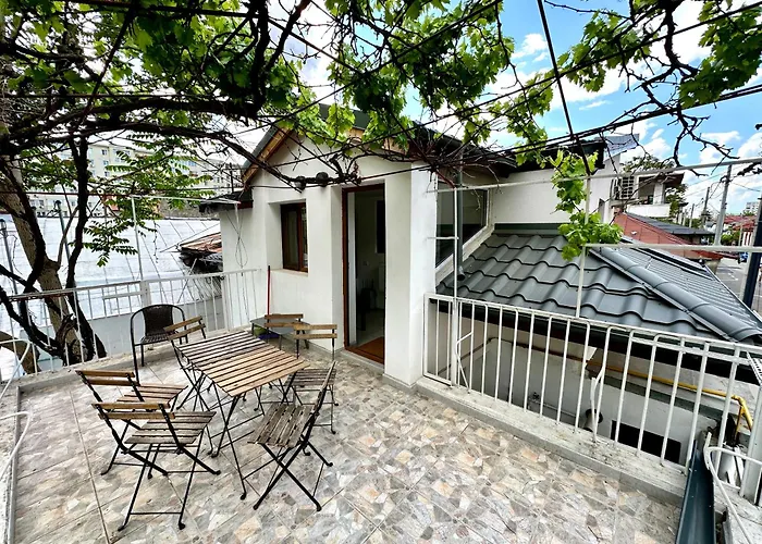 Interbelic House With Courtyard And Terrace Villa *